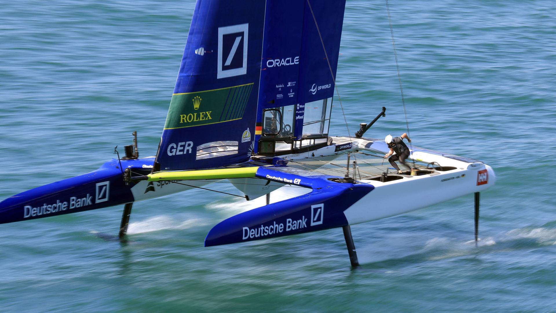 Das deutsche SailGP-Team mit Steuermann Erik Heil tritt am ersten Tag des DP World Spain Sail Grand Prix Andalucia an. (Archiv)