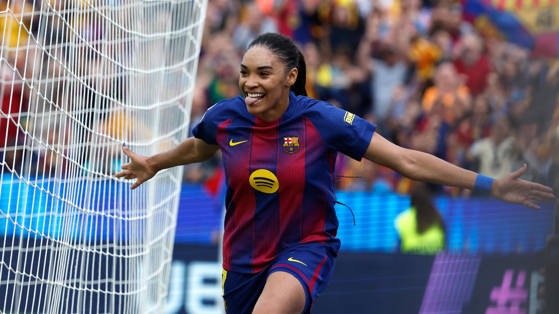 Salma Paralluelo (FC Barcelona) jubelt über das 1:0 gegen Bayern im Champions-League-Halbfinale.