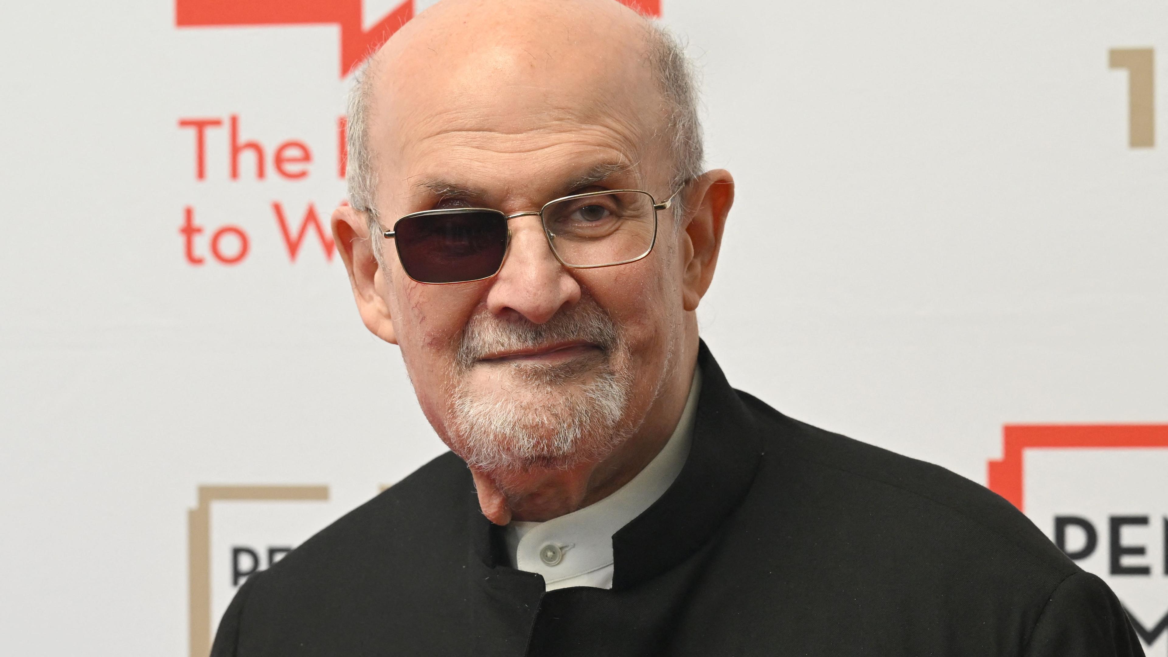 Mordversuch an Salman Rushdie: Buch über die Tat erscheint - ZDFheute