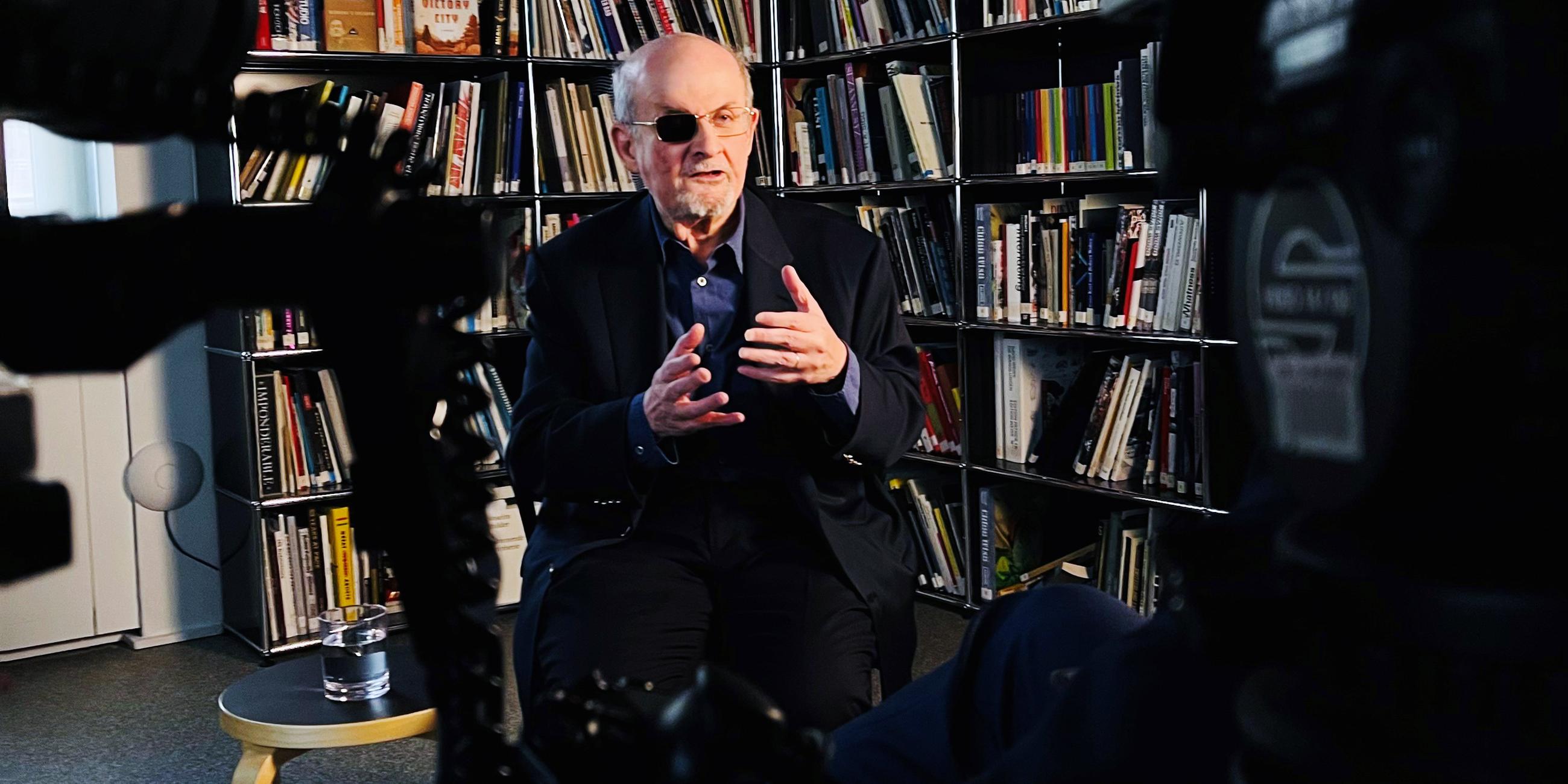 Salman Rushdie im Interview mit Elmar Theveßen.
