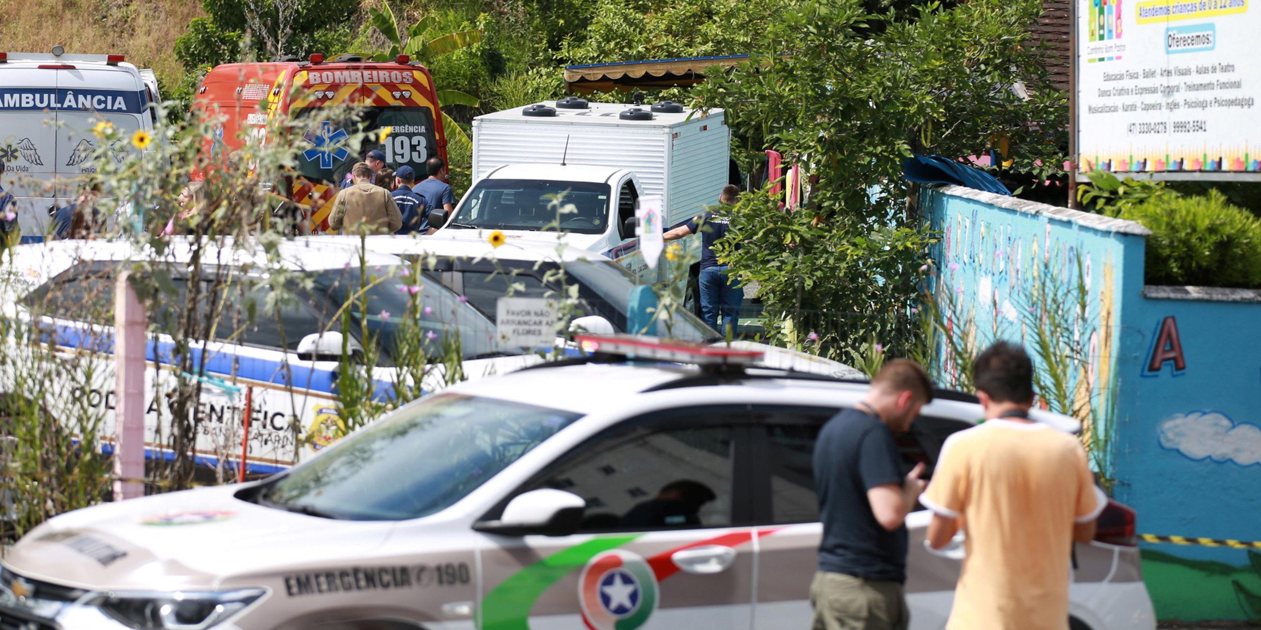 Rettungskräfte nach dem Angriff in der südbrasilianischen Stadt Blumenau