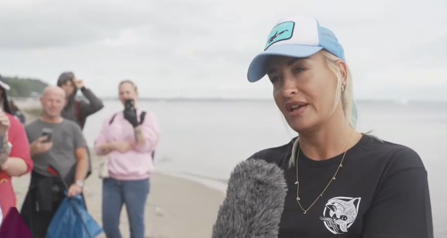 Sarah Connor: Müllsammelaktion am Strand