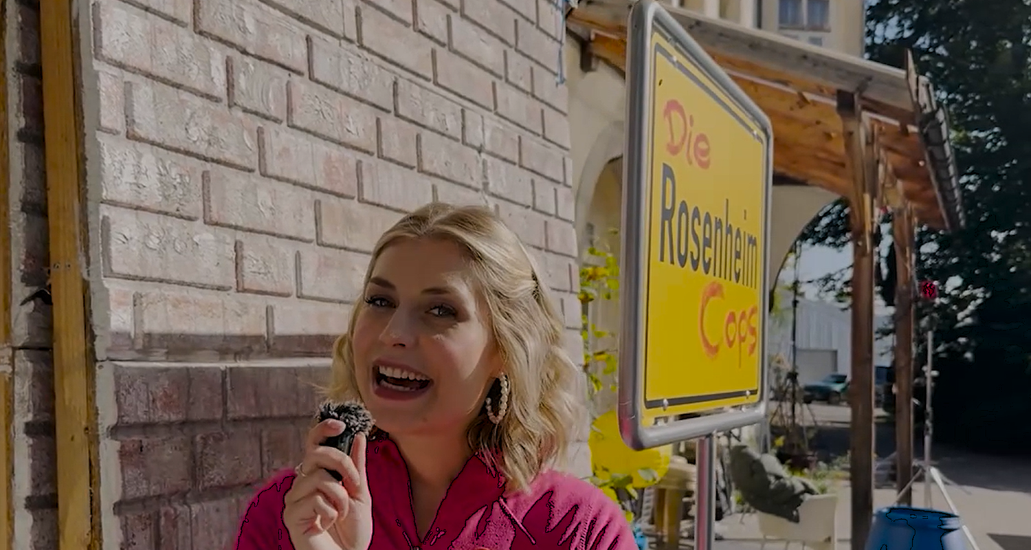 Sarah Thonig am Set der Rosenheim-Cops