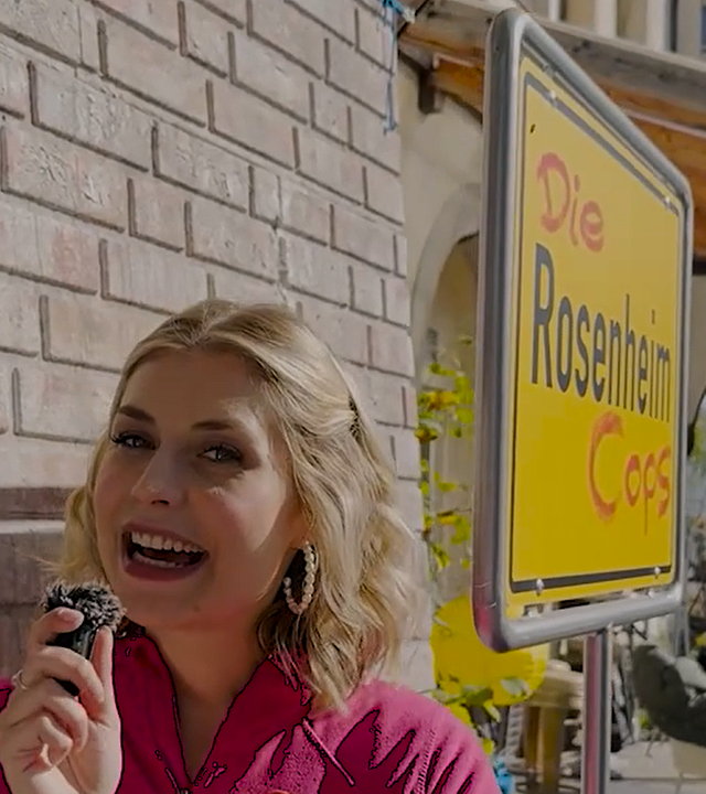 Sarah Thonig am Set der Rosenheim-Cops