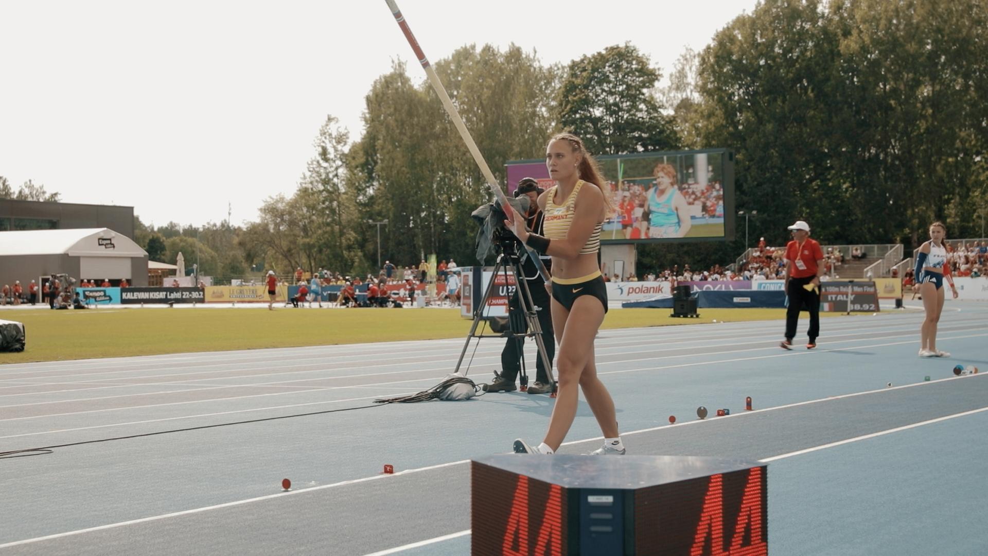 Stabhochspringerin Sarah Vogel im Wettkampf