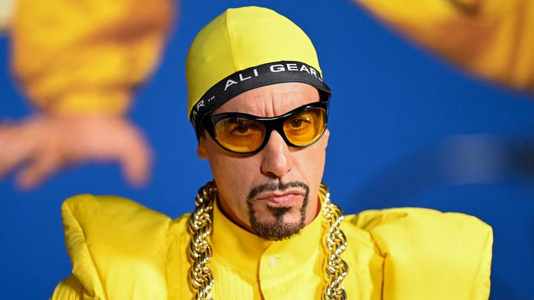 Auf dem Bild zu sehen ist: Der englische Schauspieler und Komiker Sacha Baron Cohen, hier als seine satirische fiktive Figur Ali G verkleidet, bei der Premiere von Amazon MGM Studios "Ali G: Who Iz I?"