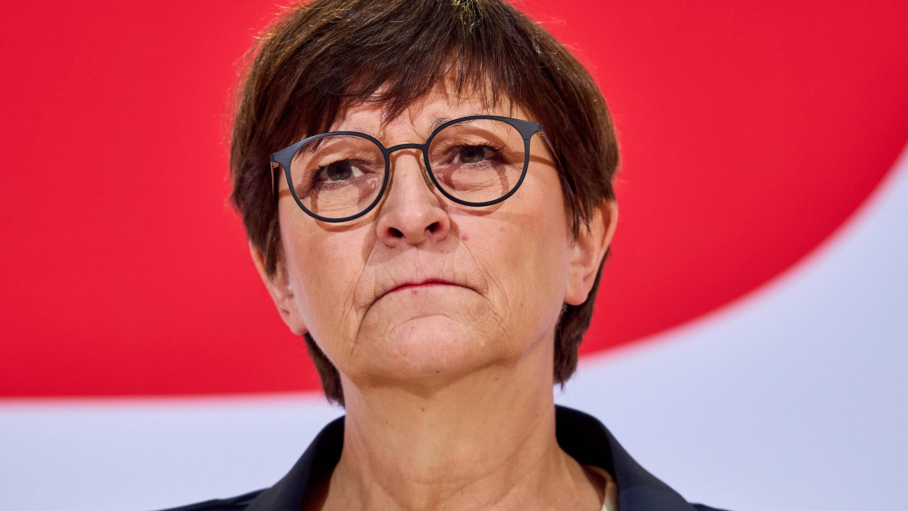 SPD-Parteivorsitzende Saskia Esken bei einem Presskonferenz anlässlich der SPD-Präsidiumssitzung im Berlin Willy-Brandt-Haus am 05.02.2024.