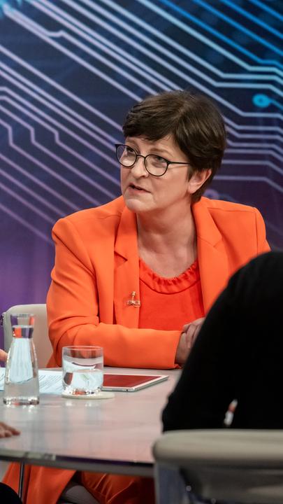 Saskia Esken bei Maybrit Illner