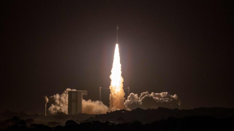 Die europäische Vega-C-Rakete startet mit dem SMILE-Satelliten vom Raumfahrtzentrum Kourou in Französisch-Guayana.