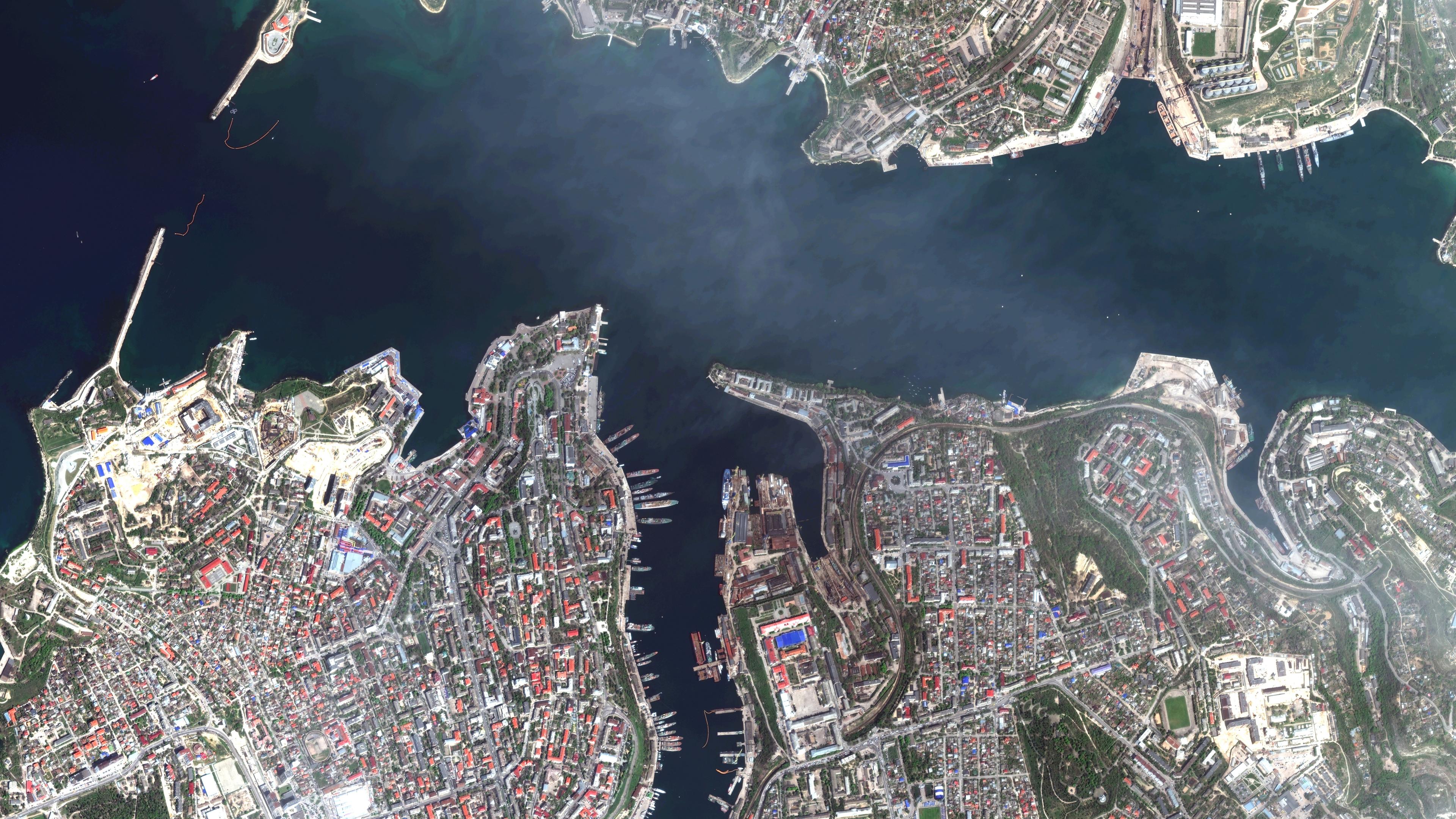 Archiv: Satellitenbild vom Hafen Sewastopol, Krim