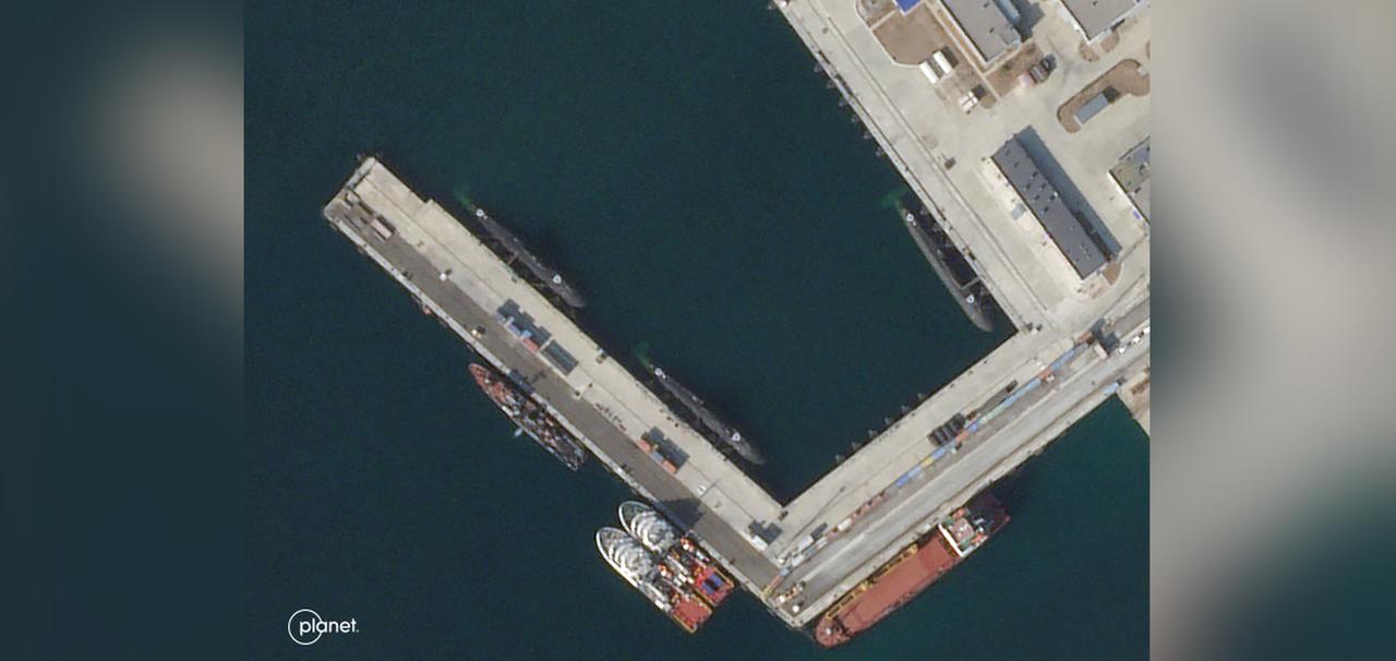 Der Hafen von Noworossiysk am 2. Oktober, in dem zahlreiche russische Kriegsschiffe vor Anker liegen.