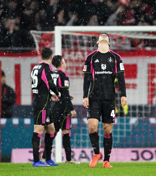 Luka Vuskovic (HSV) nach dem 1:2-Gegentor.