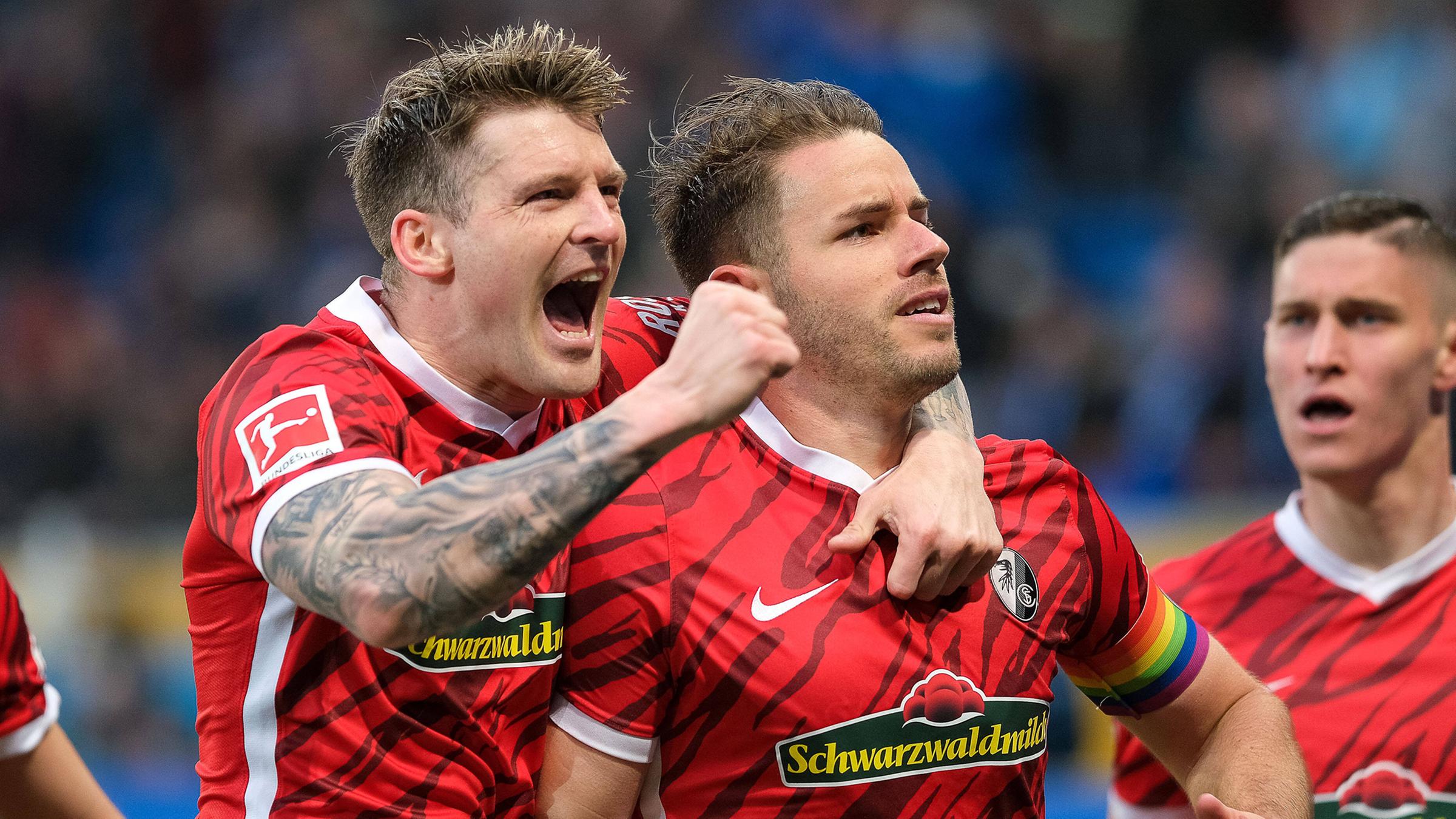 1.Bundesliga, 32.Spieltag, 30.04.2022, Sinsheim, TSG 1899 Hoffenheim gegen SC Freiburg, Christian Guenter (SC Freiburg, 30) bejubelt seinen Treffer zum 2-2