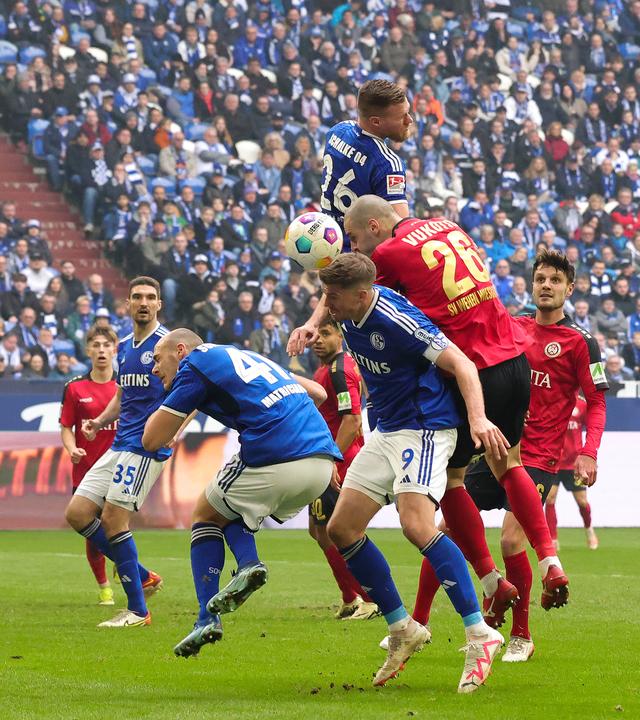 1:0 - Simon TERODDE gegen gegen VUKOTIC