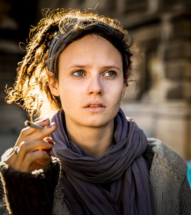 Porträtaufnahme der Obdachlosen Katinka (Jana McKinnon).