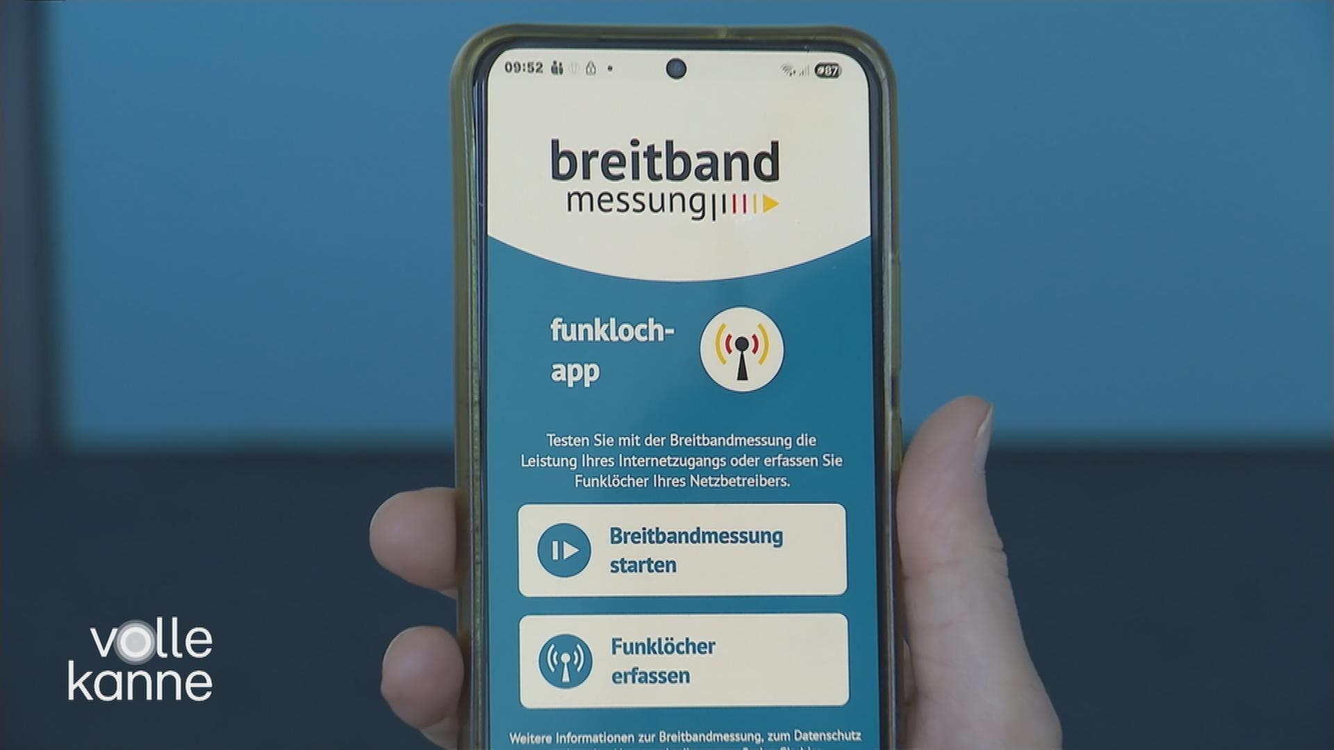 Smartphone mit geöffneter Breitbandmessung-App.