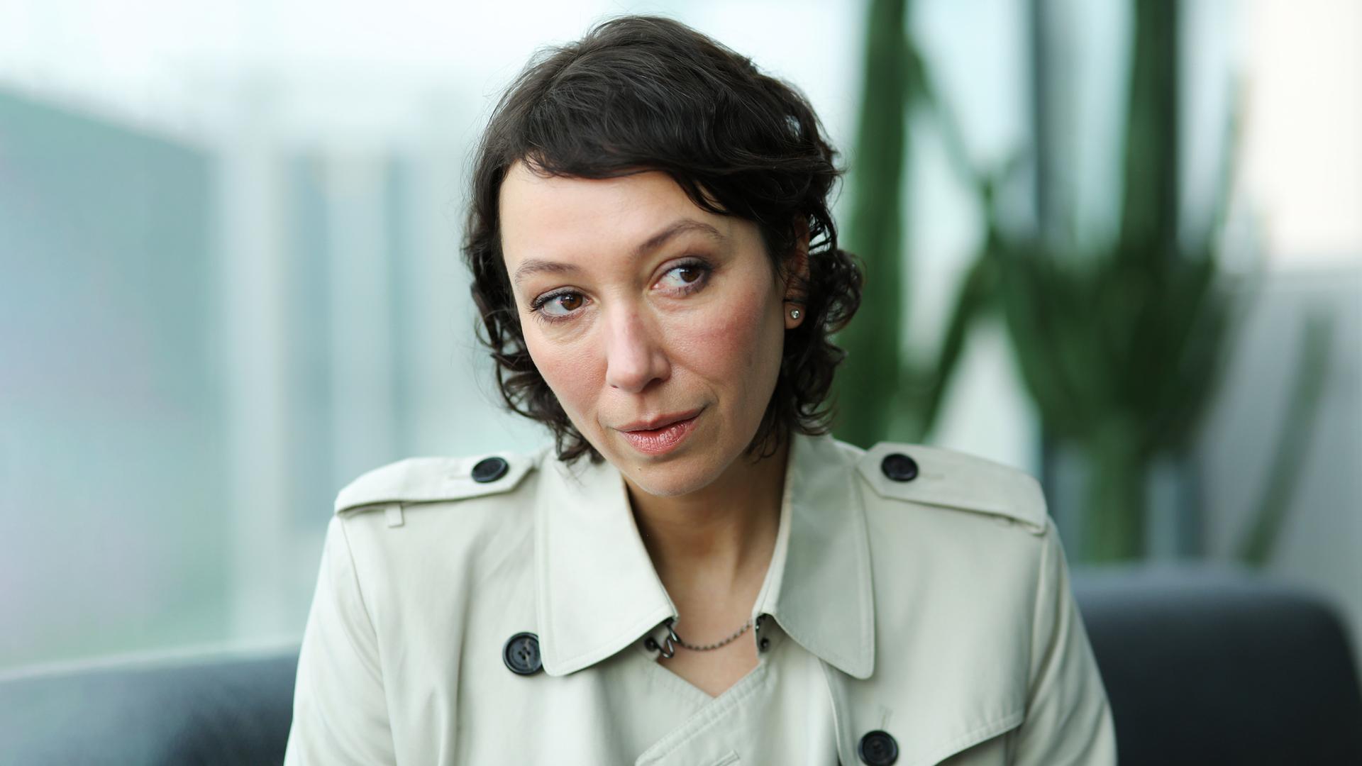 Ursula Strauss (Angelika Schnell).