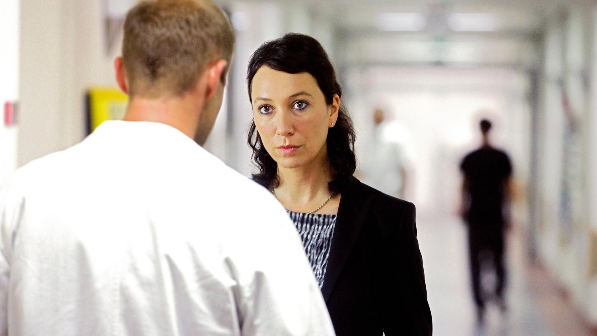Alex Linhardt (Dr. Lechner), Ursula Strauss (Angelika Schnell).