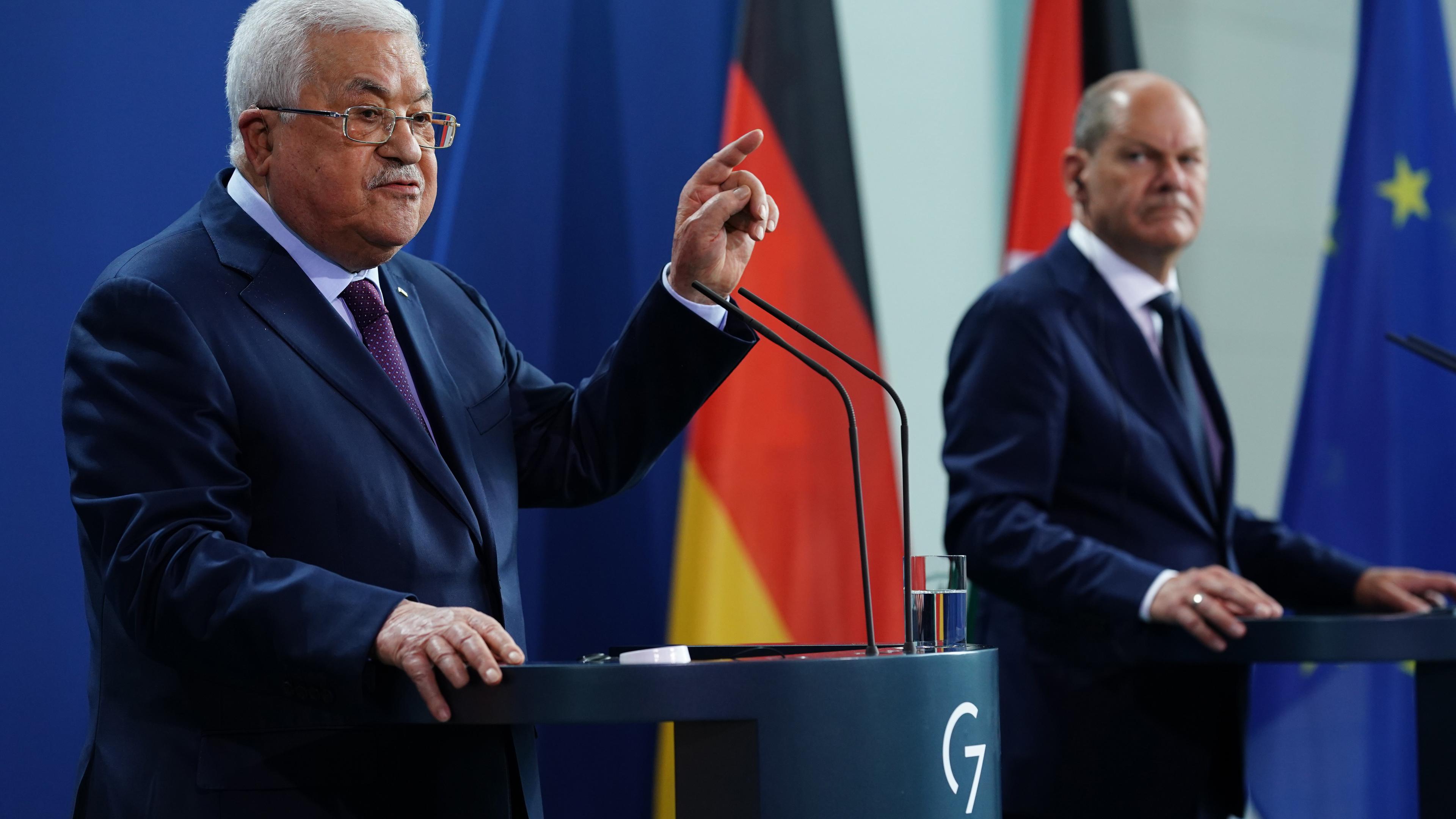 Der deutsche Kanzler Olaf Scholz trifft Palästinenserpräsident Abbas.