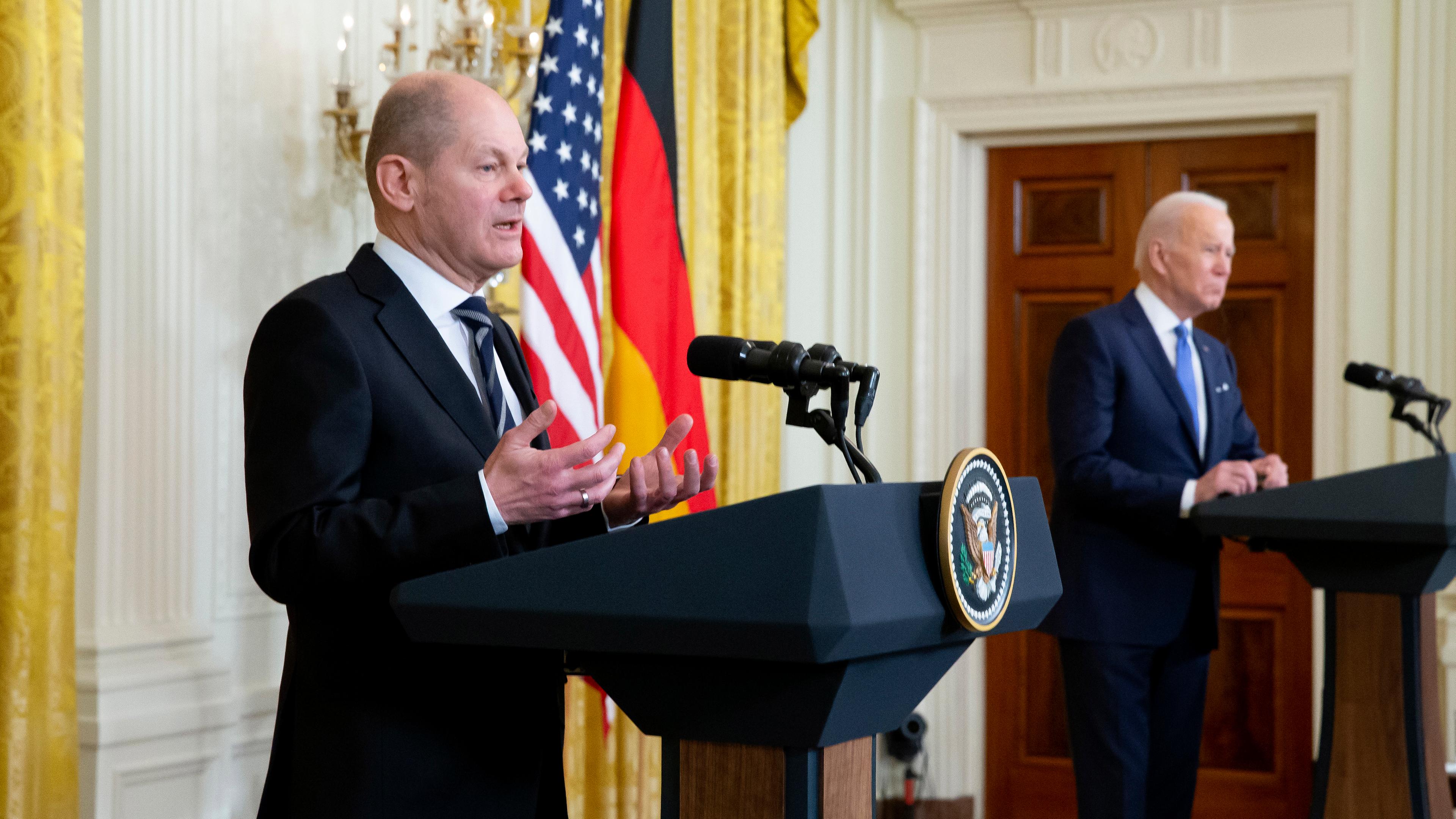 Archiv: Bundeskanzler Scholz und US-Präsident Biden verhandlen und beraten zur Ukraine-Krise.