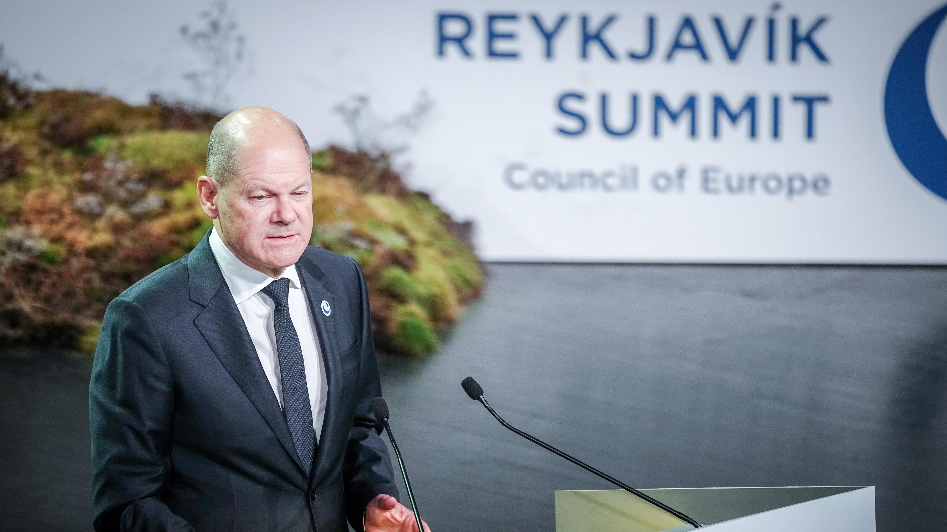 Island, Reykjavik: Bundeskanzler Olaf Scholz (SPD) spricht beim Gipfel des Europarates.
