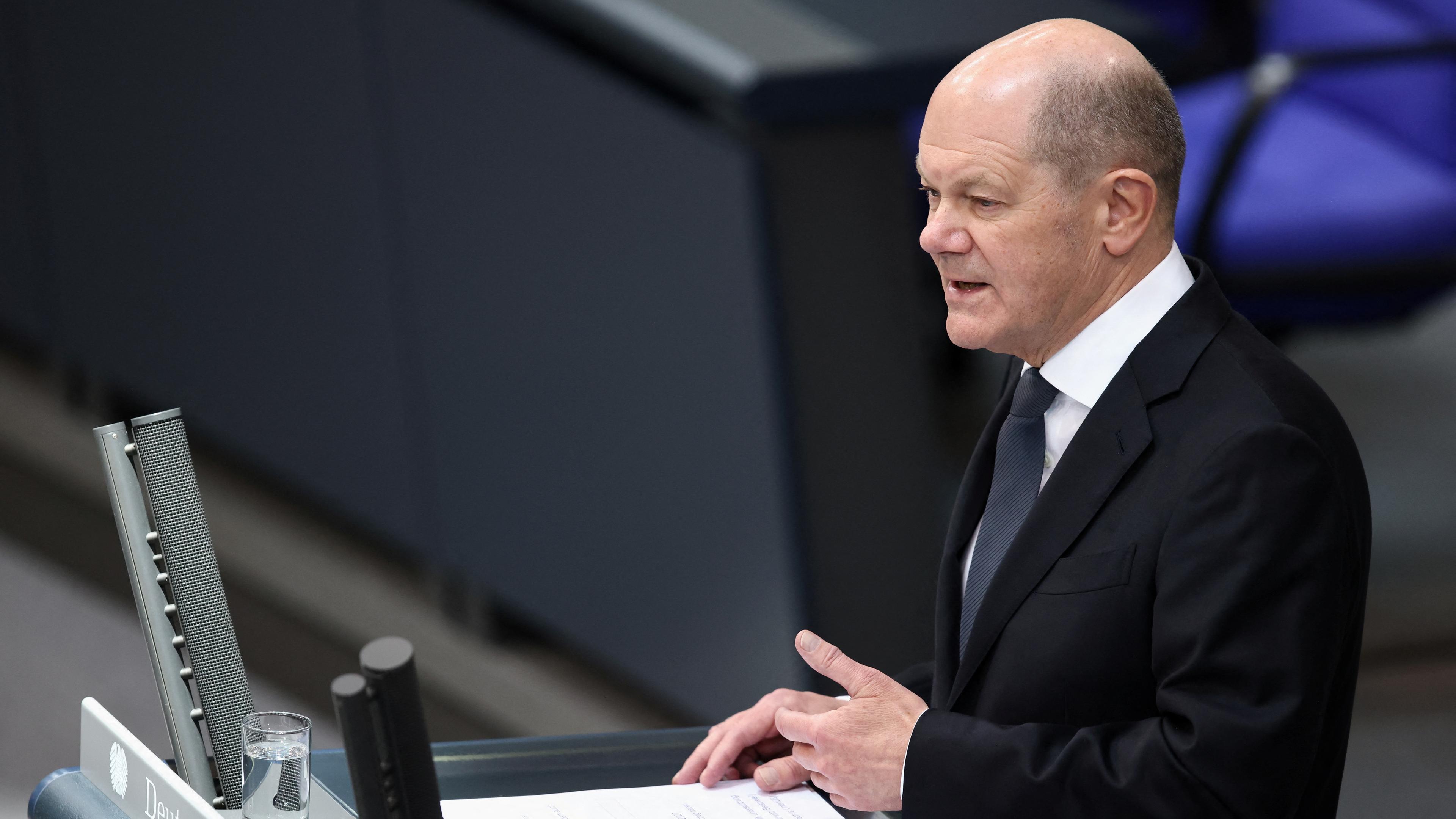 20.03.2024: Bundeskanzler Olaf Scholz spricht bei seiner Regierungserklärung im Bundestag in Berlin.