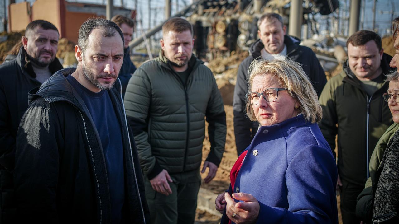Ministerin Schulze sagt Ukraine weitere 52 Millionen zu - ZDFheute