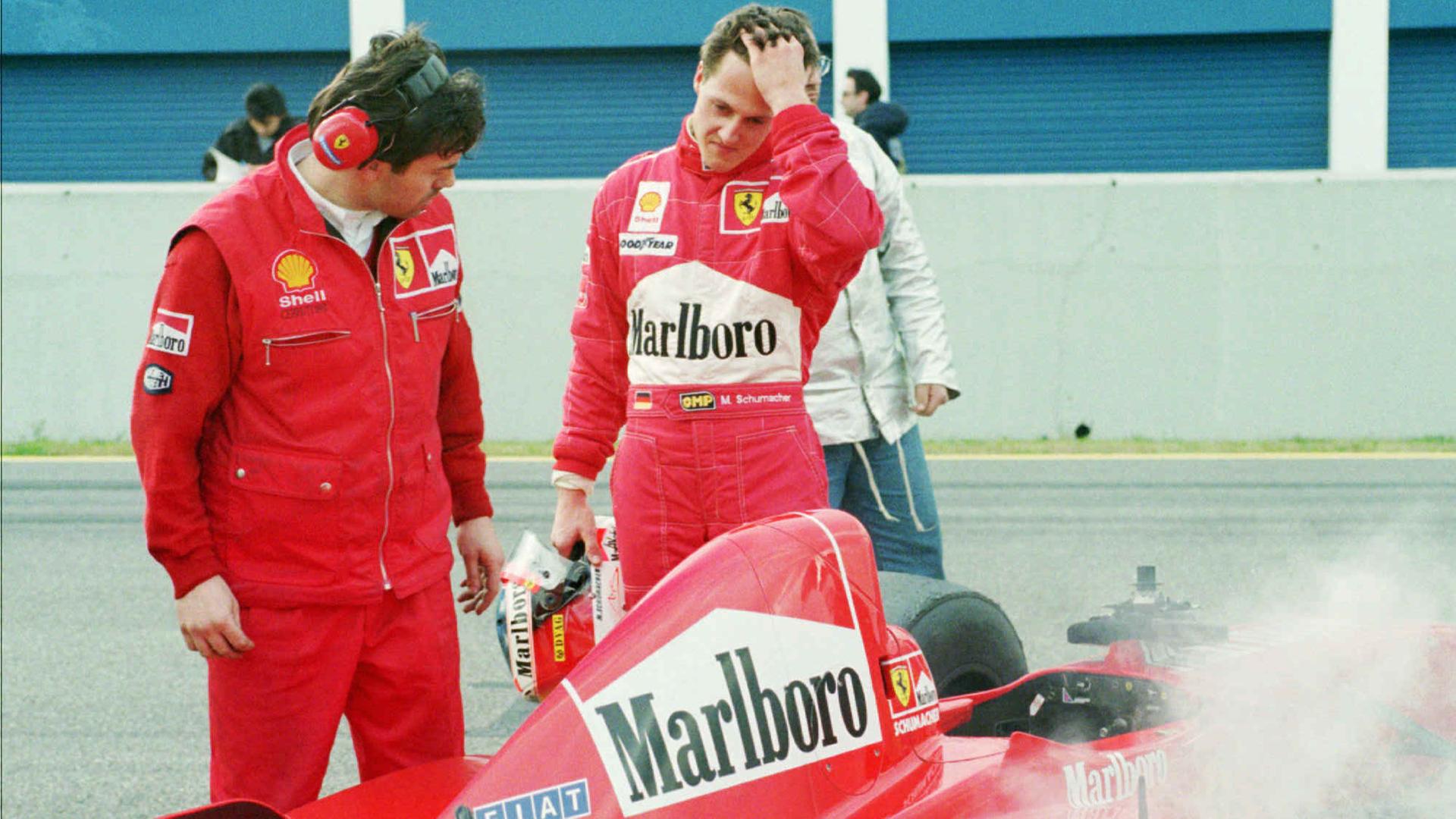 1996 wechselt Schumacher zu Ferrari. Am Anfang läuft es eher schlecht als recht - das Traditionsteam hinkt seit Jahren hinterher.
