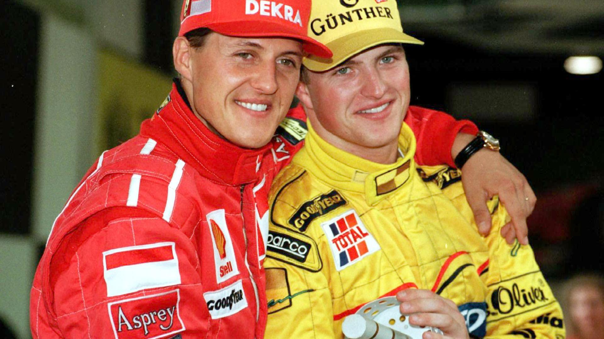 In der Familie Schumacher ist das Rennfahrer-Gen stark ausgeprägt: Michael und sein Bruder Ralf 1997.