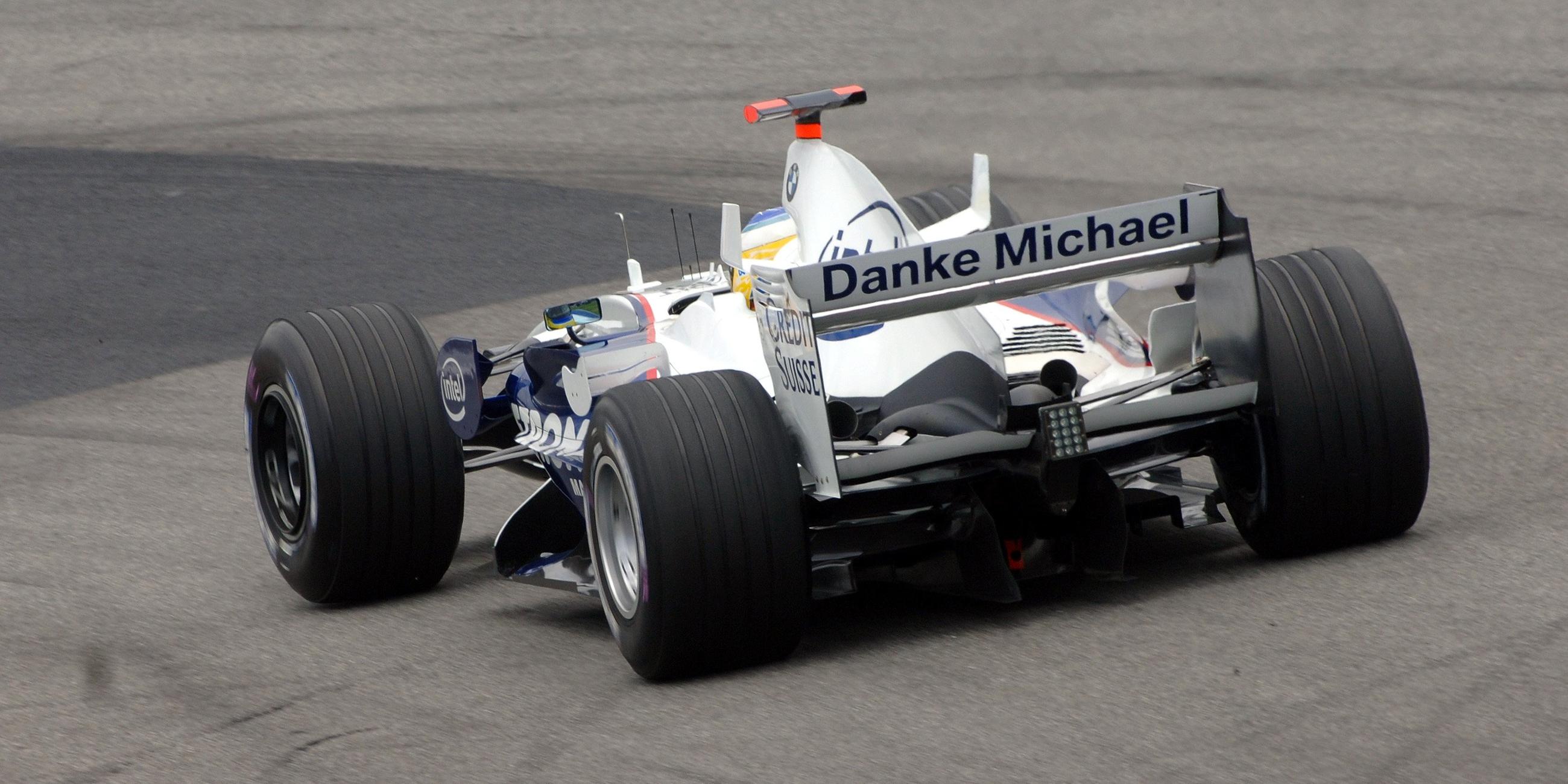 Zum Ende der Saison 2006 erklärt Schumacher seinen Rücktritt aus der Formel 1. Die übrigen Fahrer, hier Nick Heidfeld, zollen ihm Respekt.