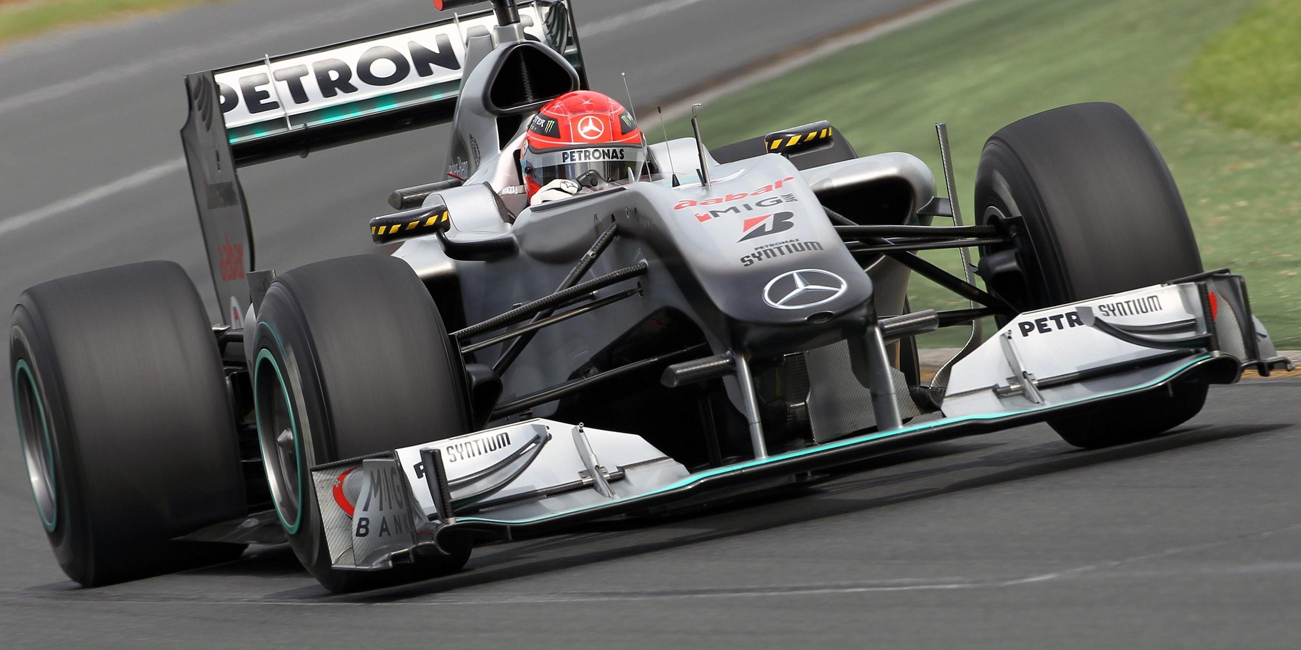 2010 gibt Schumacher sein Formel-1-Comeback im Mercedes. Er fährt - mit mäßigem Erfolg - bis 2012 für den deutschen Rennstall.