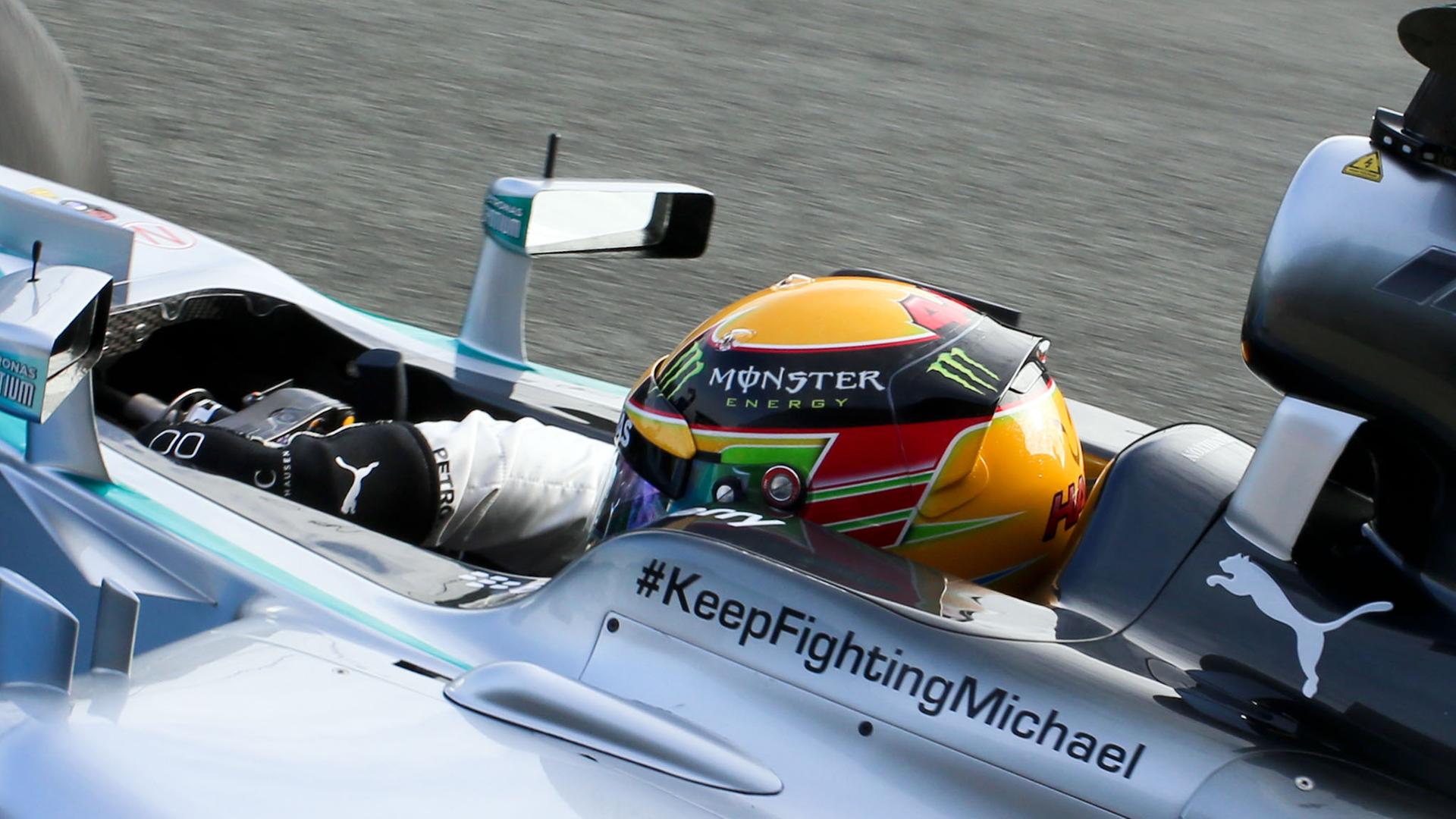 Der Unfall erschüttert Fans und Kollegen auf der ganzen Welt. Lewis Hamilton sendet 2014 an seinem Auto Genesungswünsche an den Rekordchampion.