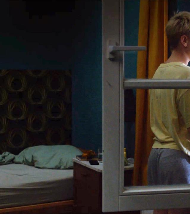 Weil sie sich weigert, die vorherrschenden Machtstrukturen anzuerkennen, ist die unangepasste Karla (Gwentsche Kollewjin) oft einsam.