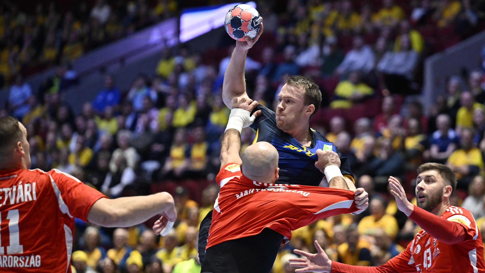 Felix Claar im Zweikampf mit Patrik Ligetvari