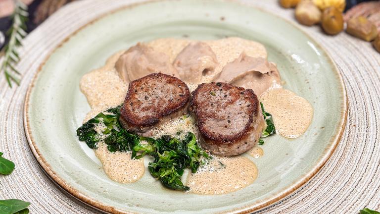 Schweinefilet mit Maronenpüree und Feldsalat