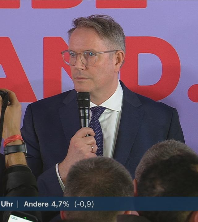 Ministerpräsident Alexander Schweitzer (SPD) mit einer Reaktion zur Landtagswahl in Rheinland-Pfalz.