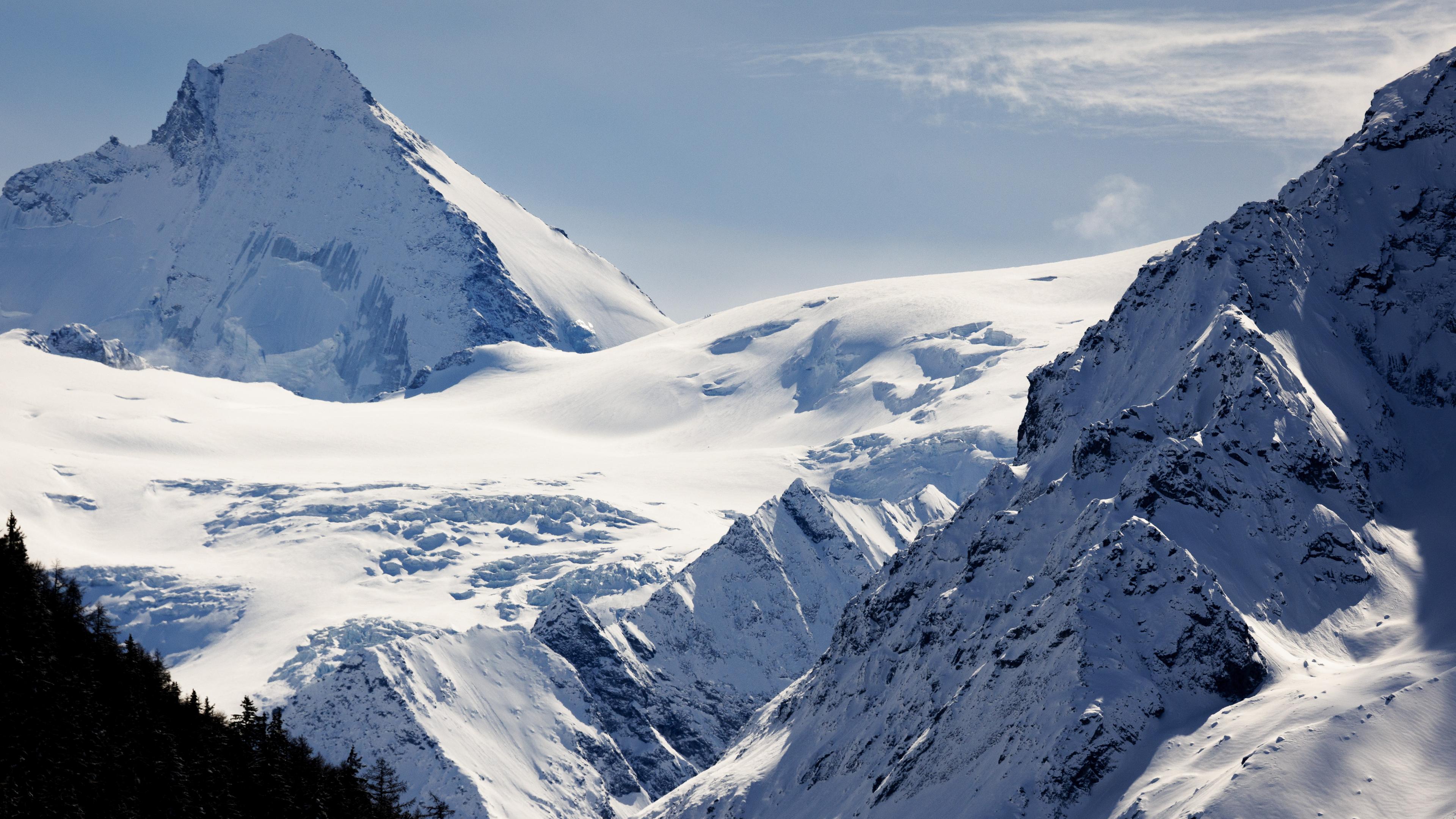 Das Bild zeigt den Berg Tete Blanche in den Schweizer Alpen