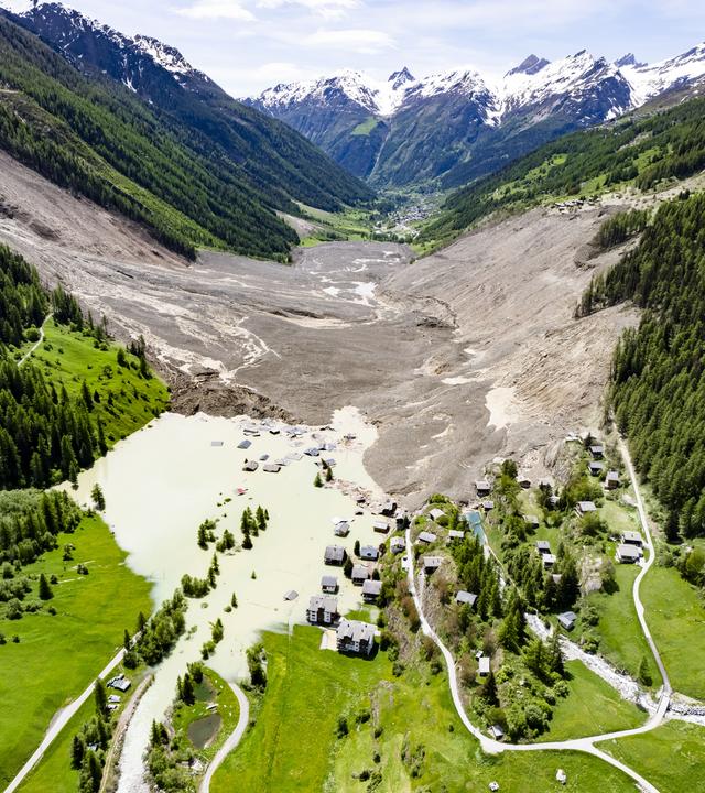 Das nach dem Bergsturz verschüttete Dorf Blatten.