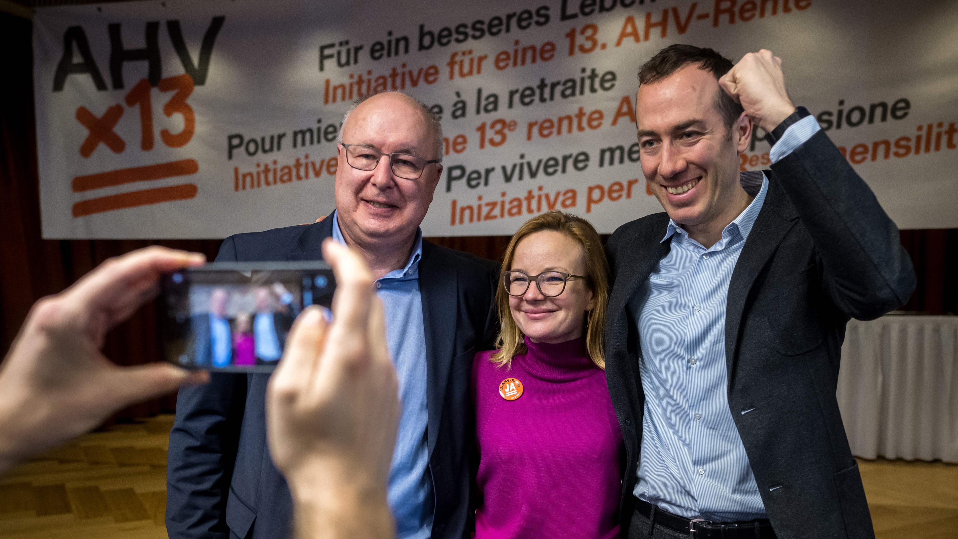 Pierre-Yves Maillard, Präsident des Schweizerischen Gewerkschaftsbundes und die Mitglieder Gabriela Medici und Benoit Gaillard (von links)