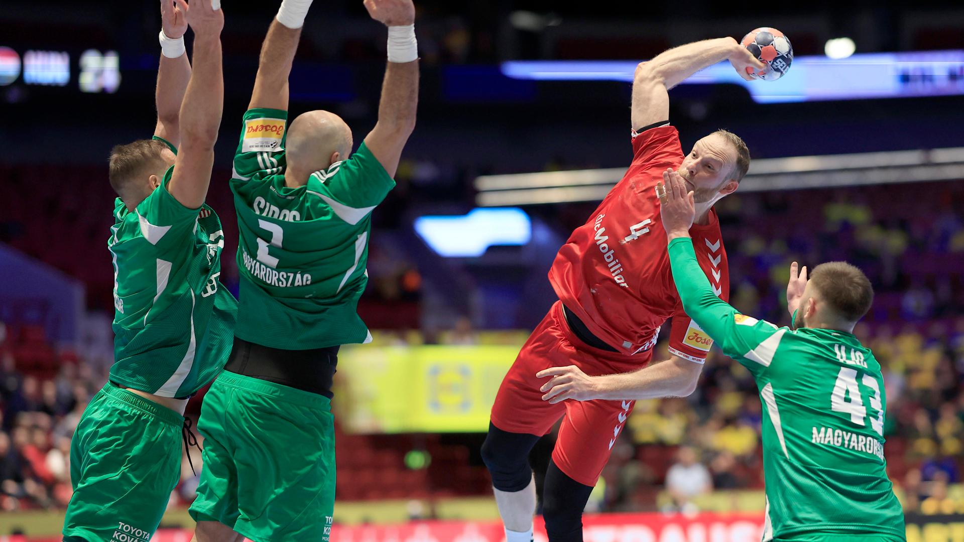 Der Schweizer Lenny Rubin beim Torwurf