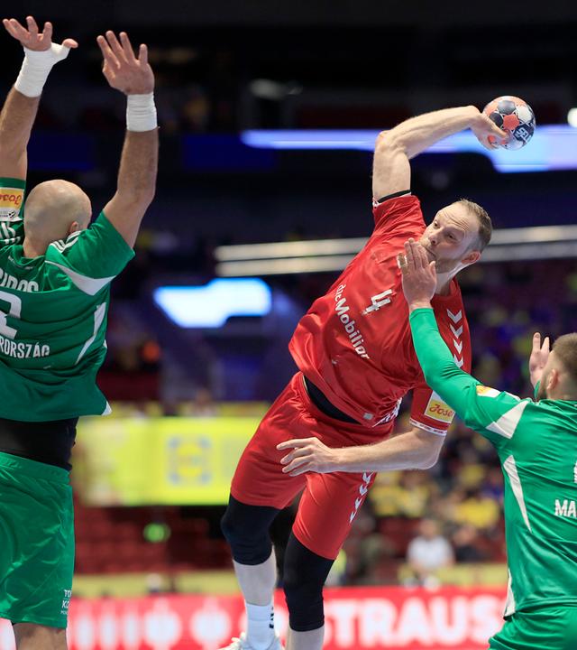 Der Schweizer Lenny Rubin beim Torwurf