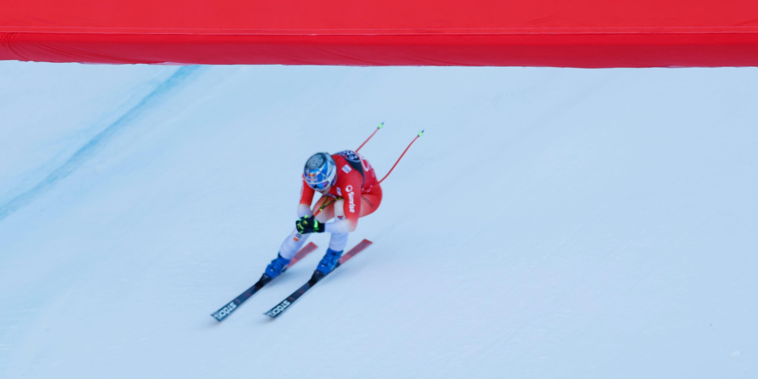 Schweiz, Wengen, Ski Alpin: Schweizer Marco Odermatt überquert die Ziellinie