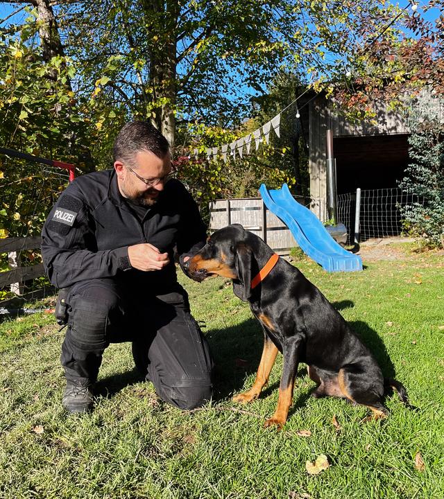 Laufhund Nacho mit Herrchen Pascal Buff