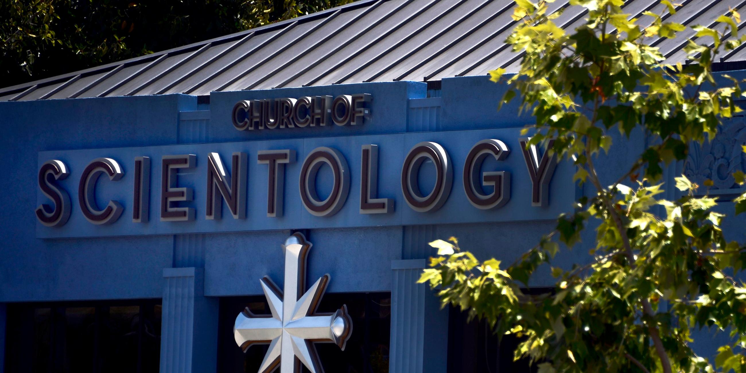 "Scientology - Auf der Spur mysteriöser Todesfälle": Blick auf den Eingang von Scientology in Los Angeles.