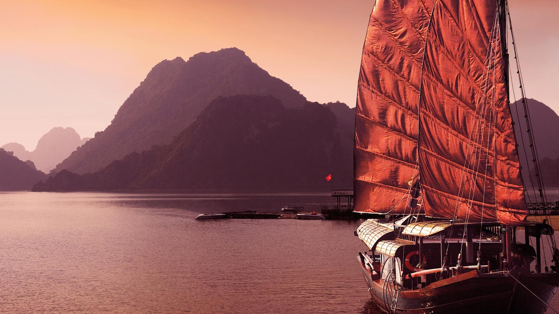 Segelschiff in der Ha Long-Bucht