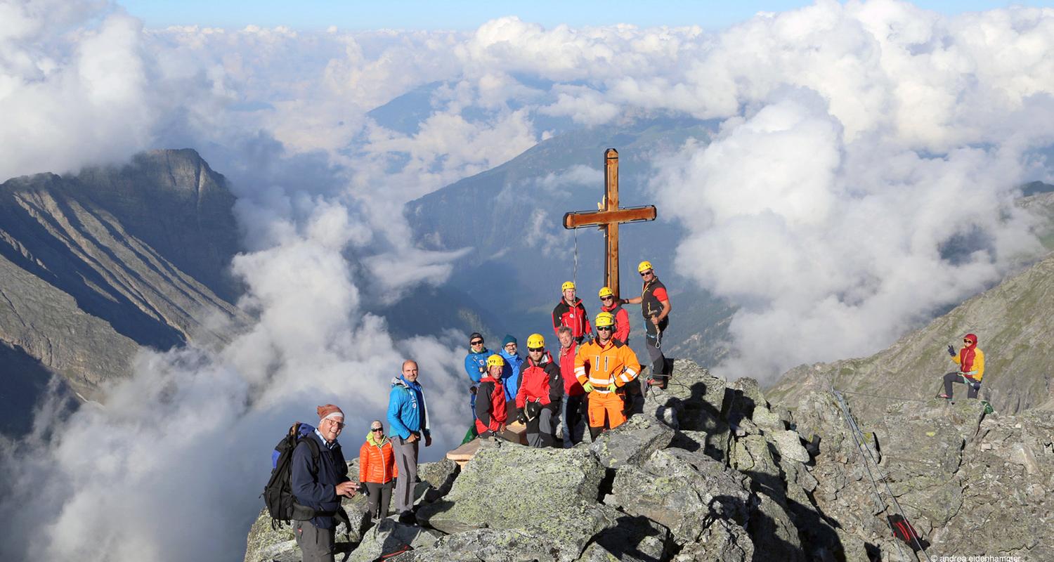 Gipfelkreuz Aufbau. 