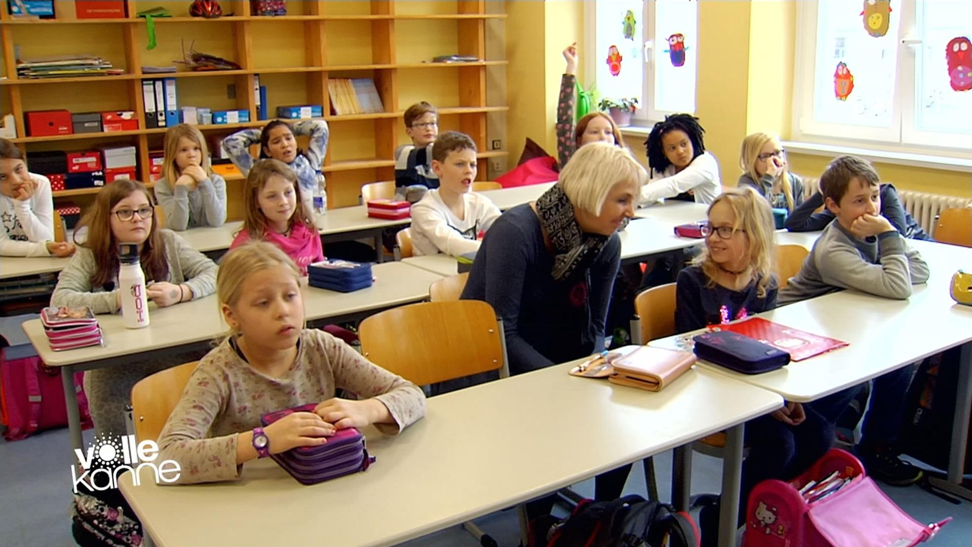 Kinder auf der Schulbank