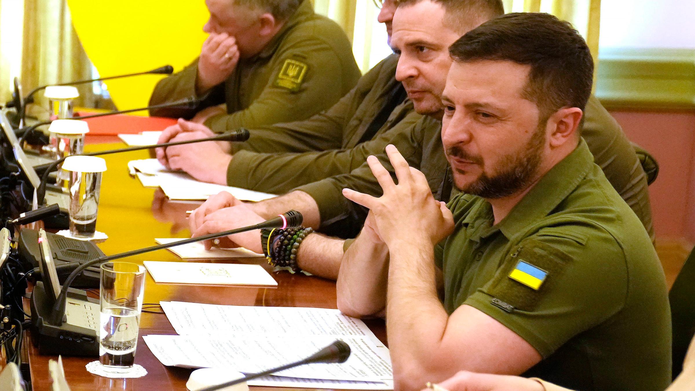 Selenskyj bei einer Pressekonferenz in Kiew