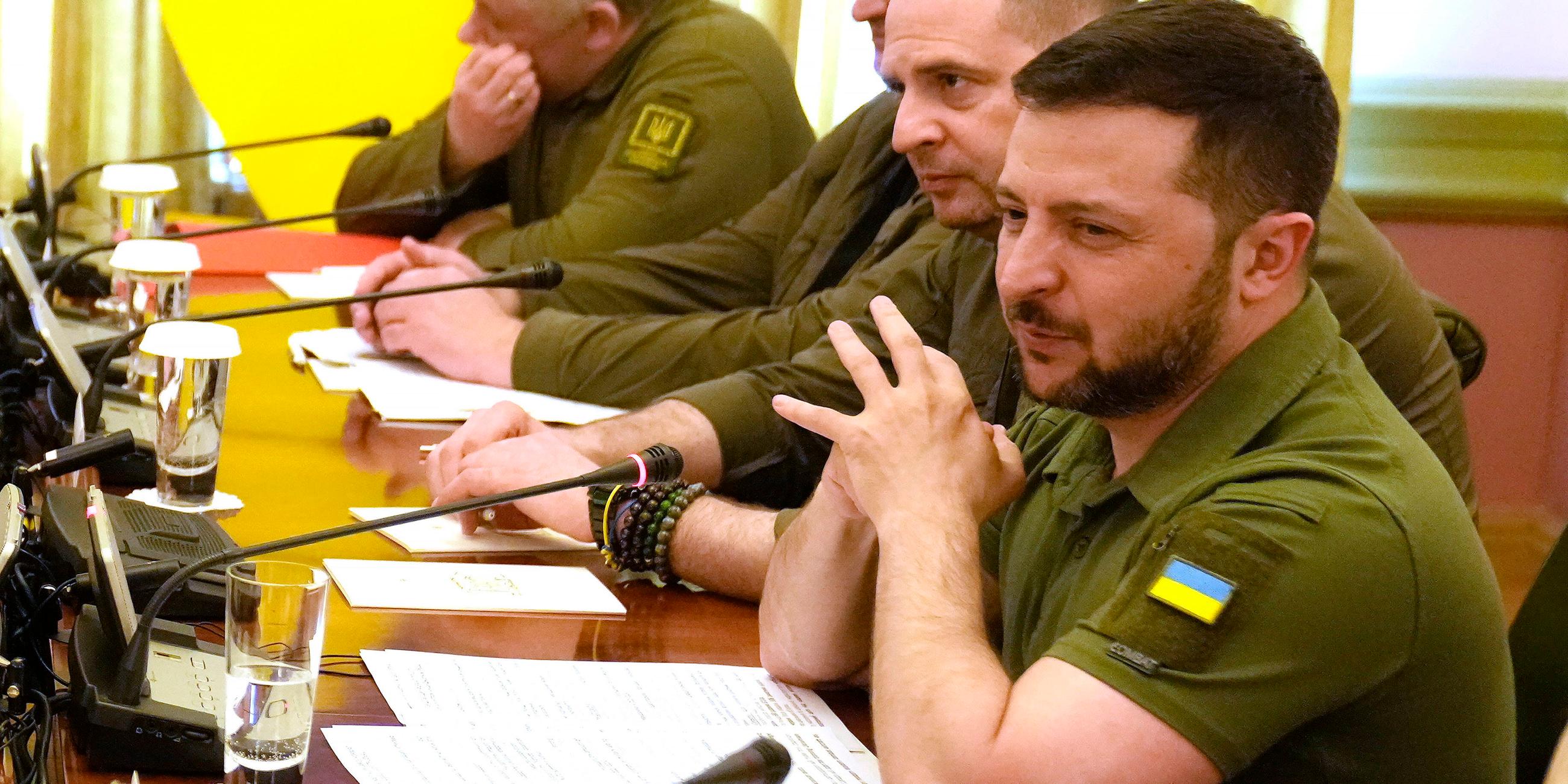 Selenskyj bei einer Pressekonferenz in Kiew