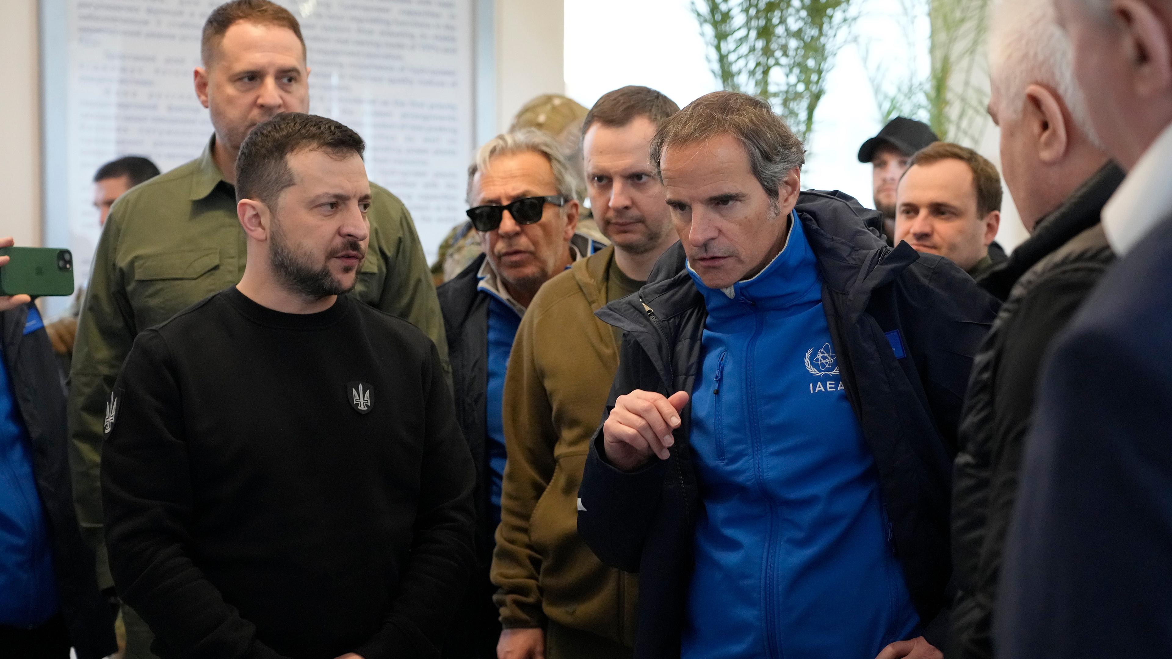 Ukrainischer Präsident Wolodymyr Selenskyj und Rafael Mariano Grossi in Saporischschja